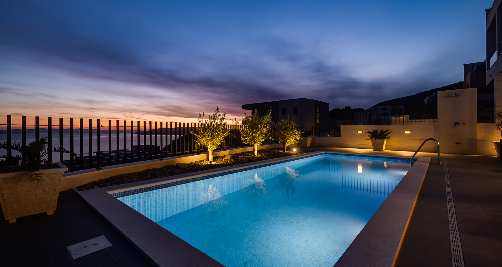 swimming pool at sunset - Villa di Sole
